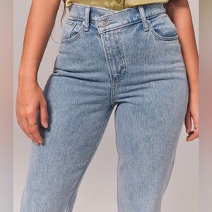 Abercrombie & Fitch - Curve Love 90’s straight ultra high rise Blue Denim Jeans
